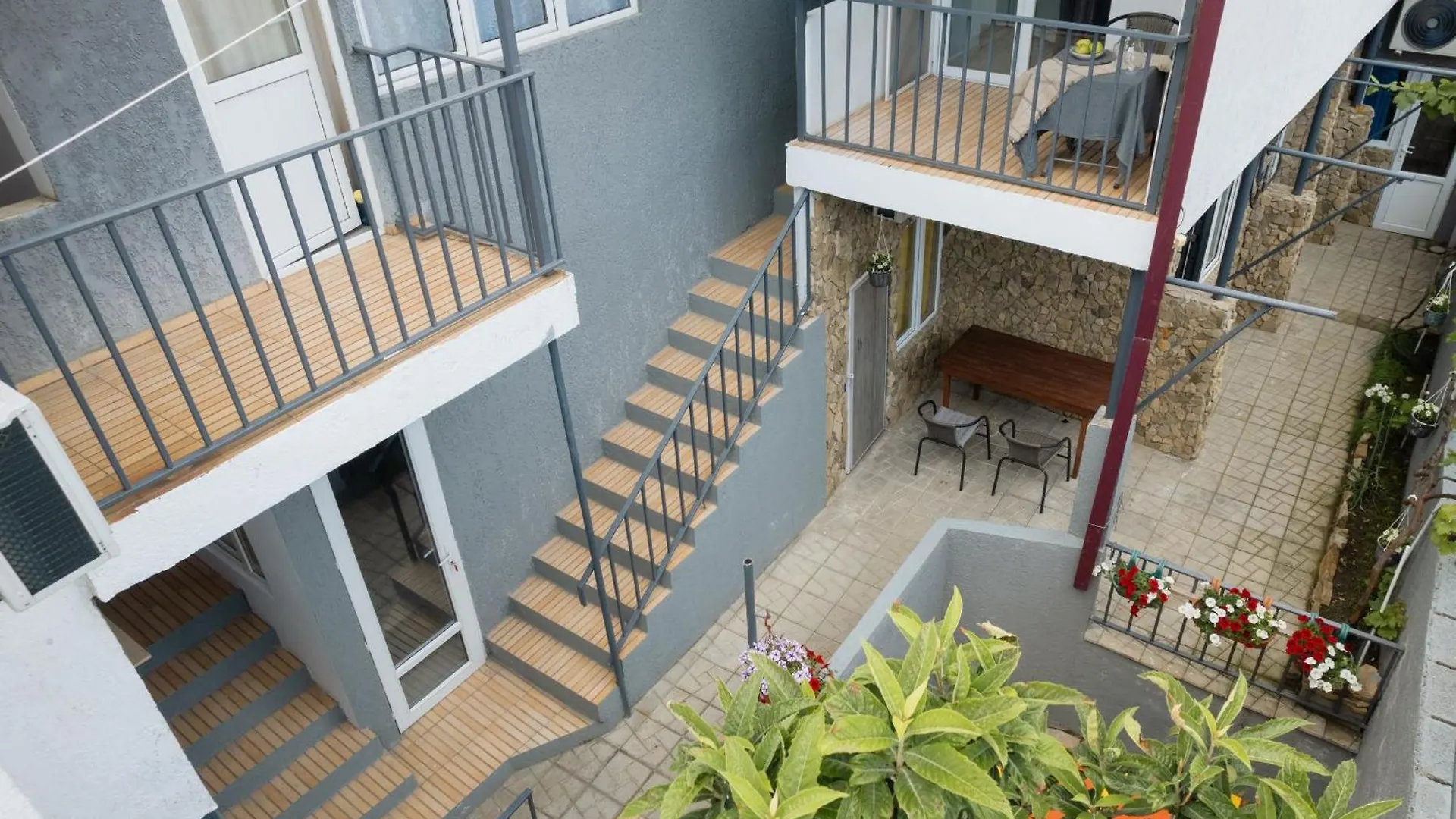 Pine Garden Apartments تبليسي جورجيا